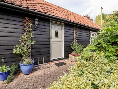 Courtyard Cottage, Poplar Farm Barn