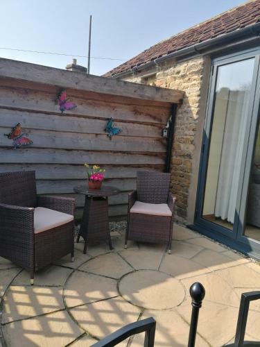 Larch Cottage, Ruston Dog Friendly With Hot Tub