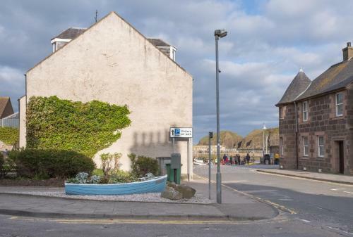 Stonehaven Ground Floor Home With A Spectacular Harbour View.