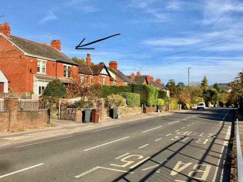 Lyndale House - Exclusive Use, Self Catering, Fpventures Stroud