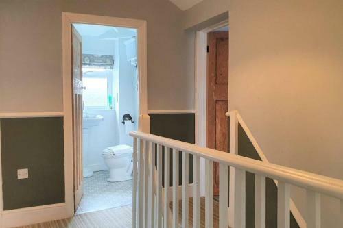 5 Bed, 2 Bath Home + Terrace, Garden & Parking