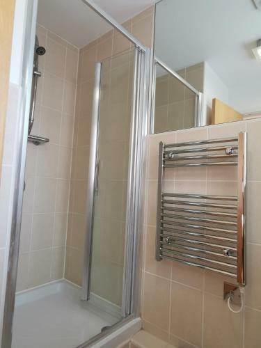 Fantastic 2 Bed Apartment W/pkg, Southwich Hse, Swindon