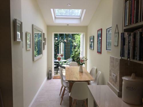 Bed & Breakfast Old Station Gardens, Sw London