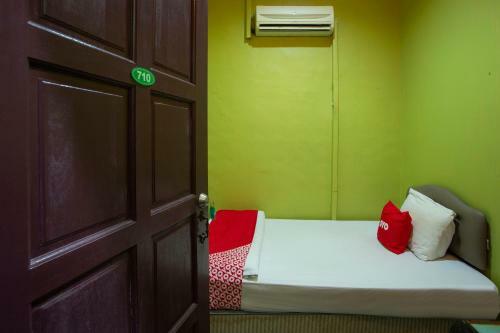 Spot On 90137 Casavilla Hotel Pudu