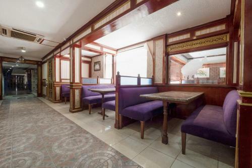 Hotel Vaccinated Staff - Oyo 75328 Punjabi Junction