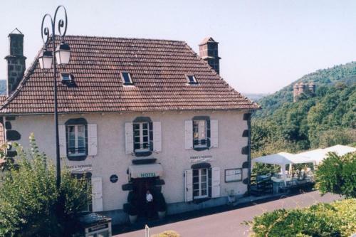 Hotel Auberge De Tournemire - Cantal