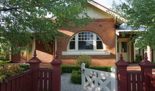 Bed & Breakfast Howlong Old Post Office Luxury Suite