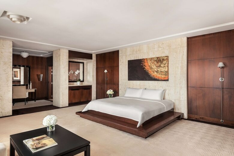 Hotel Shangri-la