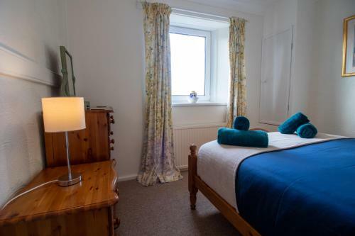 St. Vincent Cottage- Cosy With Church Views
