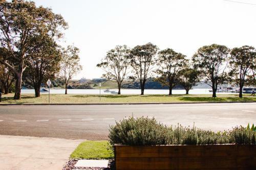 Apartamentos The Wheelhouse - 2br Waterfront Apt In Town