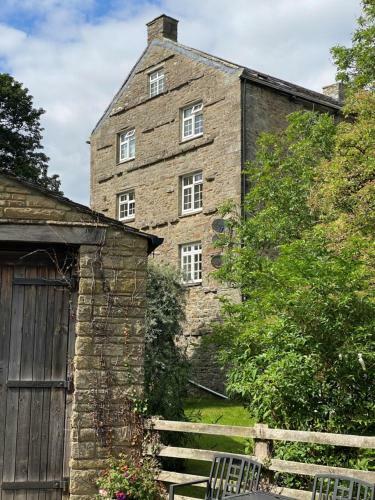 Wonderfully Scenic And Comfortable Dales Mill Property