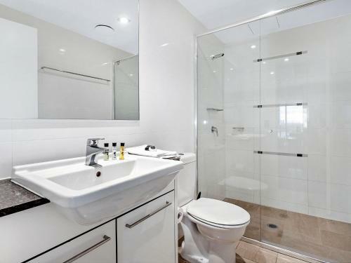 Large Modern 3 Bedroom Apartment With City Views