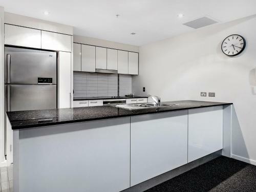 Large Modern 3 Bedroom Apartment With City Views