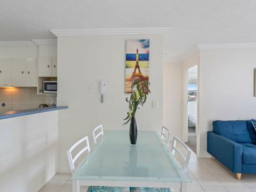 Palm Beach 2 Bedroom Apartment On The Beach