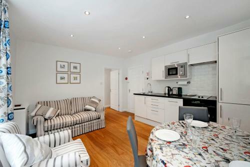 The Apartment, 24 West End Terrace, Winchester