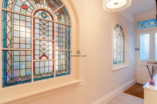 Apartamento 5 Min To Castle & Shops - Charming Character Home