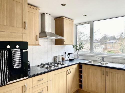 Entire Central Windsor Apartment With Free Parking!