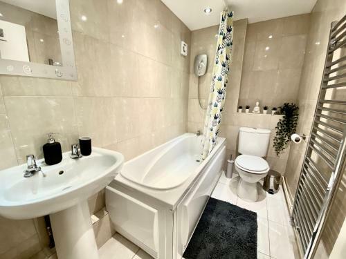 Entire Central Windsor Apartment With Free Parking!
