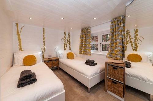 Mistletoe One Luxury Lodge With Hot Tub Windermere