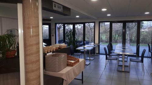 Hotel Balladins La Fert� Bernard Cherr�