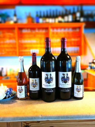 Bed & Breakfast Weingut Albert, Familie Cramer