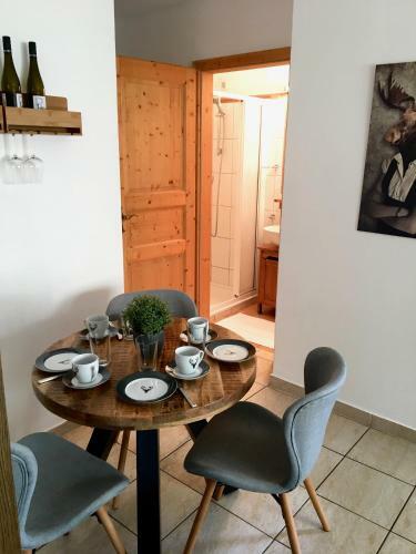 Small & Cozy 2 Bedroom City Apartment