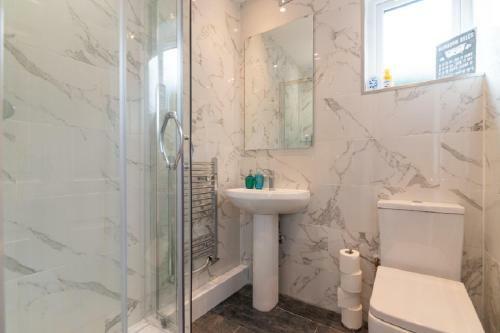 Beautiful 6 Bedroom Holiday Home, Manchester
