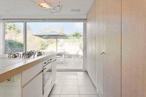 Modern Architectural House 5 Min From Beach With Great Private Garden