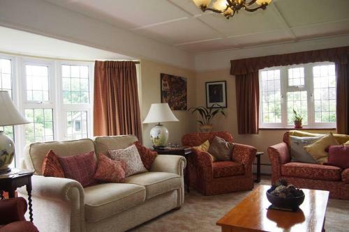 Hectors House Comfortable 4 Bed House In Mature Gardens