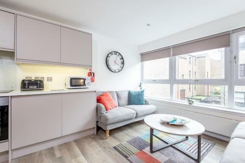 Murrays Bridge - Central Apartment With Parking