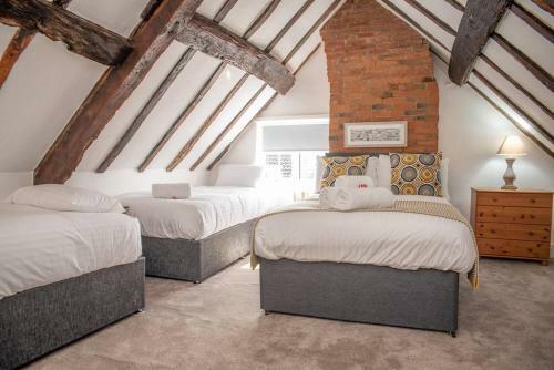The Farmhouse At West Drayton Farm