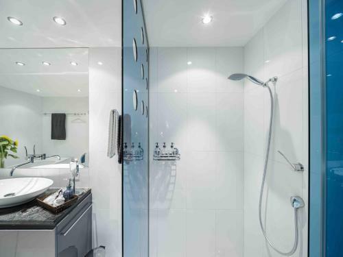 Villa Ysara, 7 Bedroom Pool Villa With Lake Lucerne View