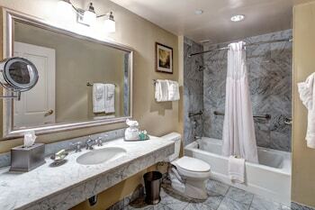 St. James Hotel, An Ascend Collection Hotel