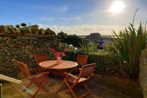 24 Cliff Apartment-3 Bed-ground Floor-sea Views