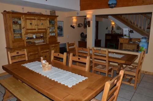 Hostal Chambres D'h�tes Et Yourte L'or�e Des Bornes