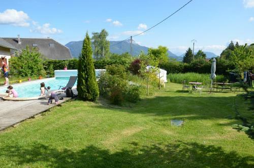 Hostal Chambres D'h�tes Et Yourte L'or�e Des Bornes