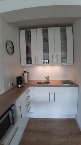 Modern City Apartment With Balcony And Nice Parc View