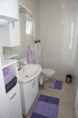 House Vidamo - Vacation Home With Swimming Pool