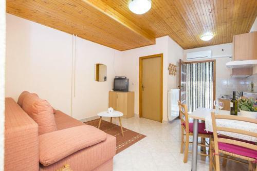Apartments With A Parking Space Vinez, Labin - 7471