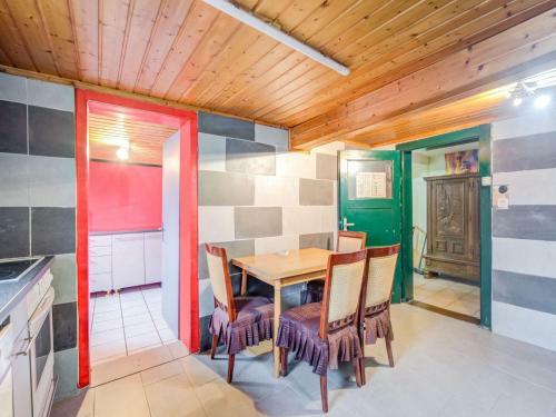 Cozy Apartment In Colmberg With A Garden