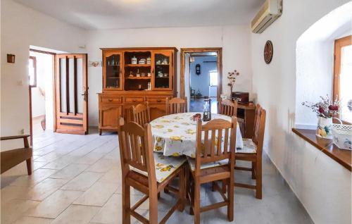 Amazing Home In Lovran With 2 Bedrooms