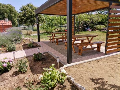 Apartments With A Parking Space Lopar, Rab - 17436