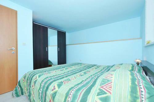 Apartments With A Parking Space Marina, Trogir - 11554