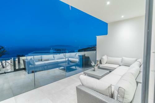 Villa Holiday Home The Boat With Rooftop Pool
