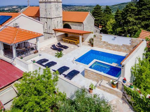 Luxury House David
