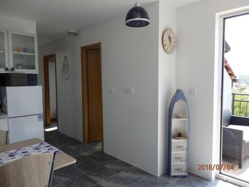 Apartments With A Parking Space Milna, Brac - 16003