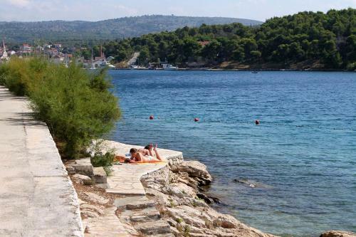 Apartments With A Parking Space Milna, Brac - 16003