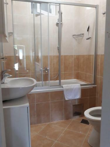 Spacious 1 Bedroom 4 Star Apartment, Mlini