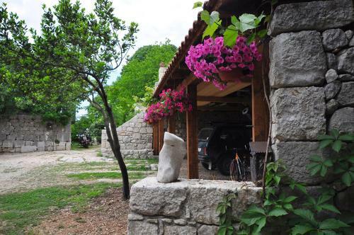 Villa Solar - Ethno Art Village Podcempres