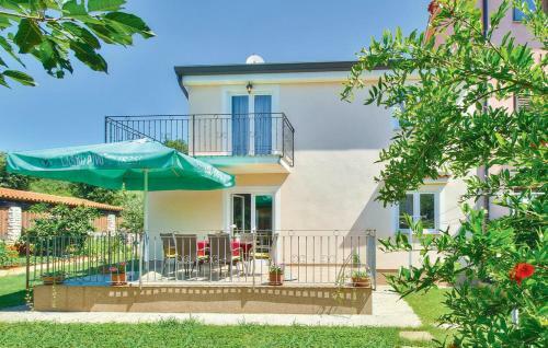 Hostal Holiday Home M&e